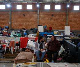 MSF worker cares for victims of disastrous floods in the south of Brazil.