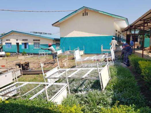 MSF teams are preparing the beds to equip the structures which will accommodate patients with Mpox at the Uvira general reference hospital in South Kivu.